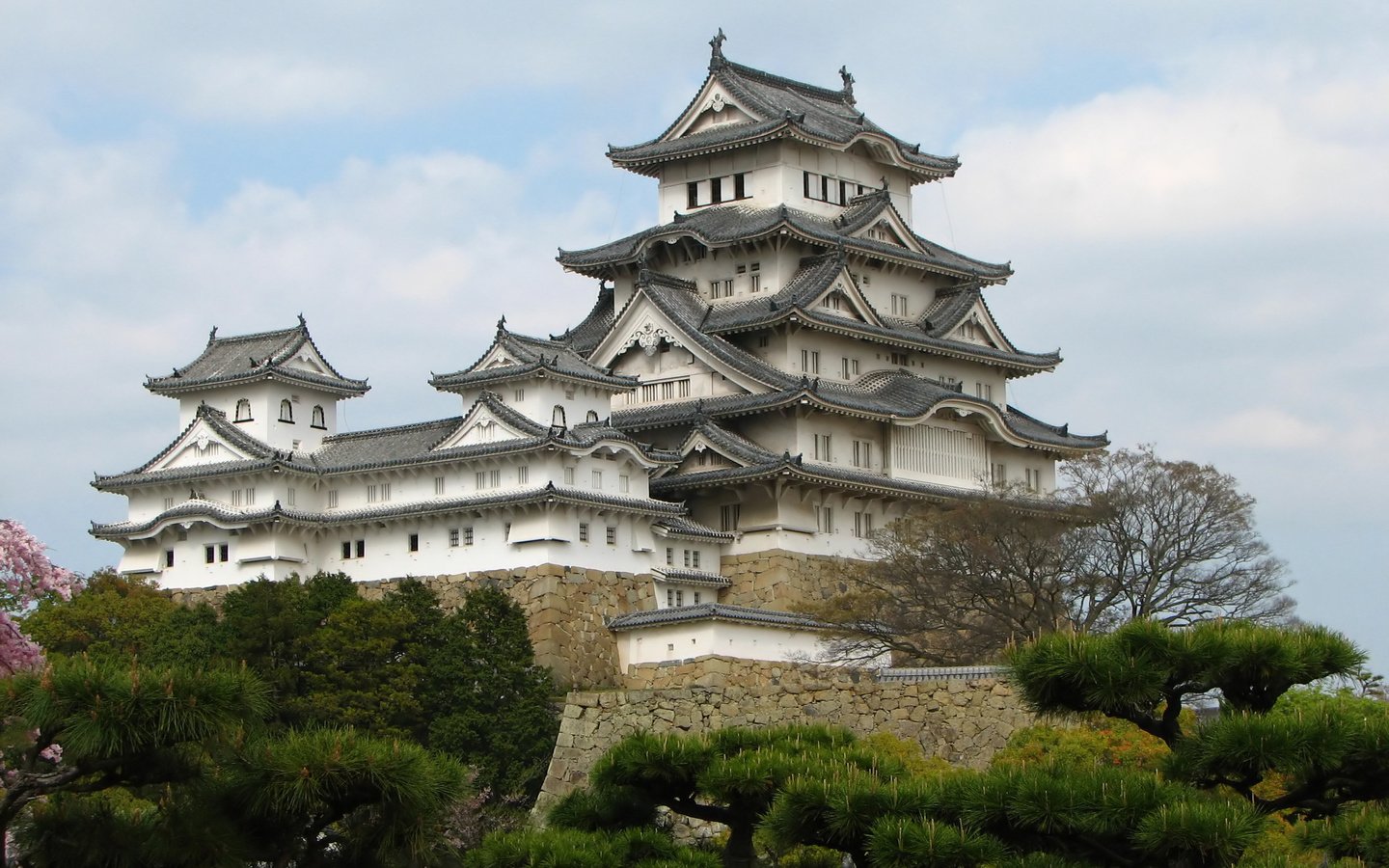 Обои япония, замок химэдзи, замок белой цапли, japan, himeji castle, castle of the white heron разрешение 2560x1600 Загрузить