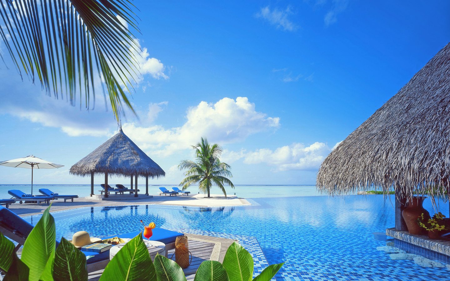 Обои море, пляж, бассейн, курорт, тропики, sea, beach, pool, resort, tropics разрешение 4775x3581 Загрузить