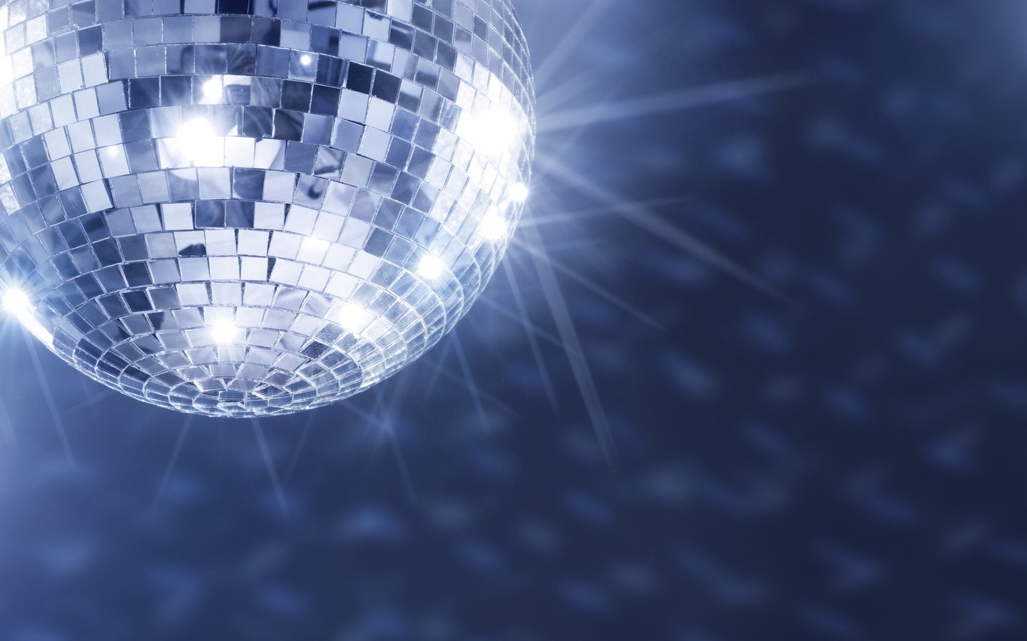 Обои музыка, диско, диско шар, блики от шара, зеркальный, music, disco, disco ball, the glare from the ball, mirror разрешение 1920x1080 Загрузить