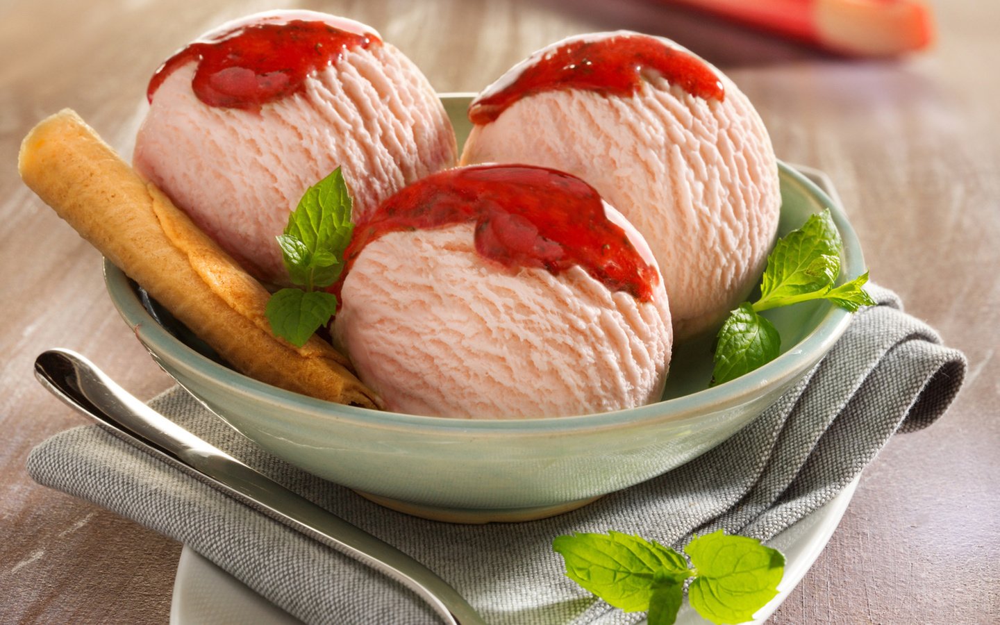 Обои мороженое, еда, клубника, ягоды, розовое, сорбет, ice cream, food, strawberry, berries, pink, sorbet разрешение 1920x1200 Загрузить