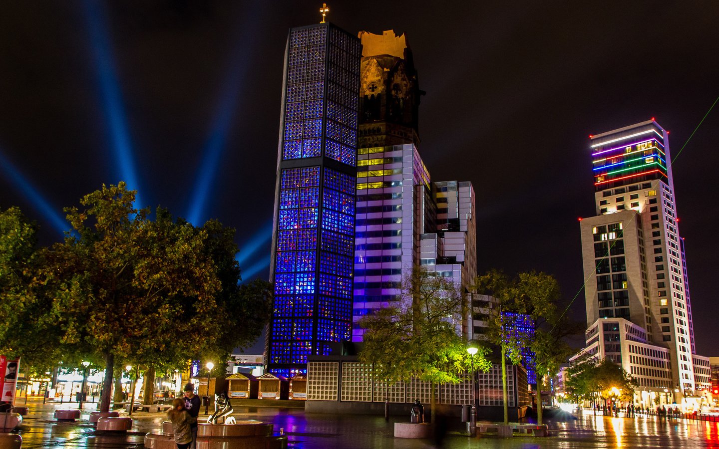 Обои ночь, церковь, германия, берлин, 2013, berlin festival of lights, deutschland, мемориальная церковь кайзера вильгельма, breitscheidplatz, площадь брайтшайдплац, night, church, germany, berlin, the memorial church of kaiser wilhelm, square breitscheidplatz разрешение 1920x1200 Загрузить