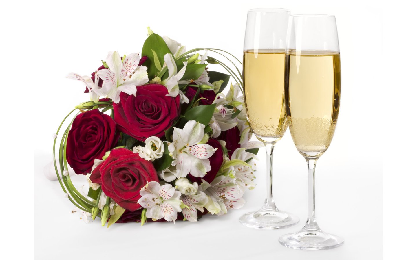 Обои цветы, цветок, розы, букет, бокалы, шампанское, flowers, flower, roses, bouquet, glasses, champagne разрешение 2560x1600 Загрузить