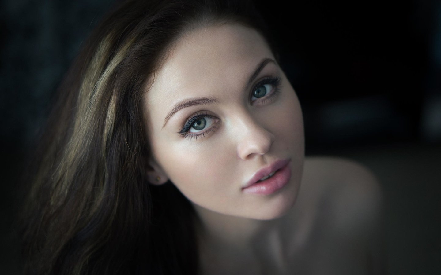 Обои фото, губы, грань, брюнет, взор, gевочка, модел, photo, lips, face, brunette, eyes, girl, model разрешение 2048x1361 Загрузить