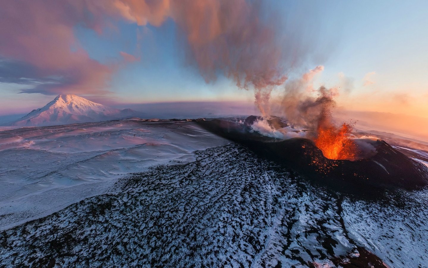 Обои камчатка, извержение, вулкан, плоский толбачик, kamchatka, the eruption, the volcano, flat tolbachik разрешение 1920x1080 Загрузить