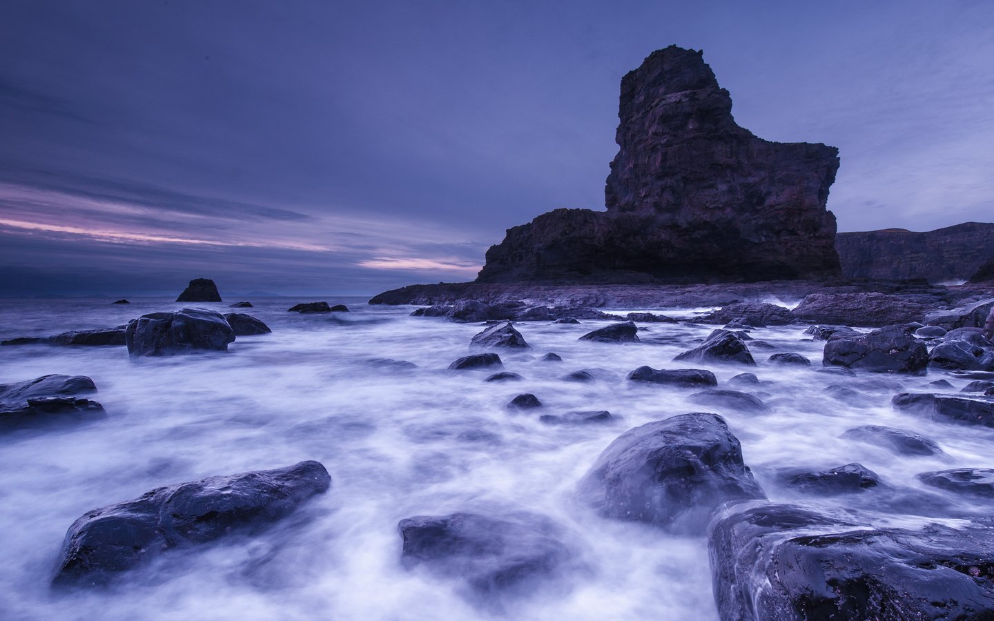 Обои скалы, камни, берег, великобритания, залив, шотландия, rocks, stones, shore, uk, bay, scotland разрешение 2048x1223 Загрузить