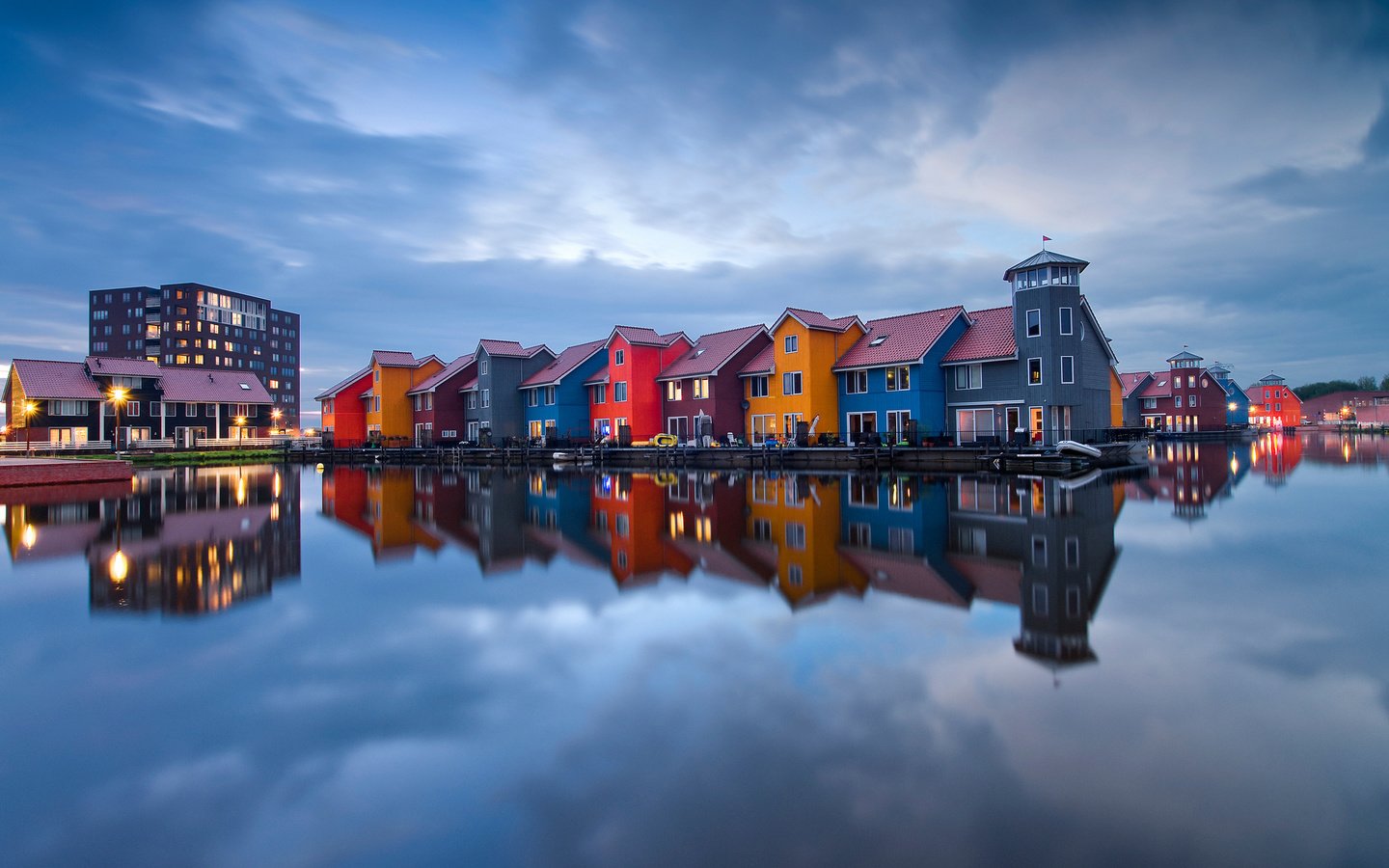 Обои отражение, дома, нидерланды, гронинген, reflection, home, netherlands, groningen разрешение 2048x1367 Загрузить