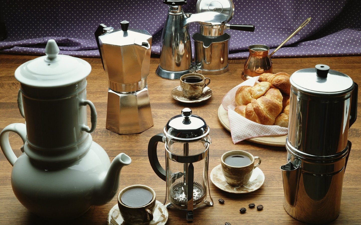 Обои стол, кружка, чай, чайник, круассаны, турка, кофемолка, table, mug, tea, kettle, croissants, turk, coffee grinder разрешение 2048x1280 Загрузить