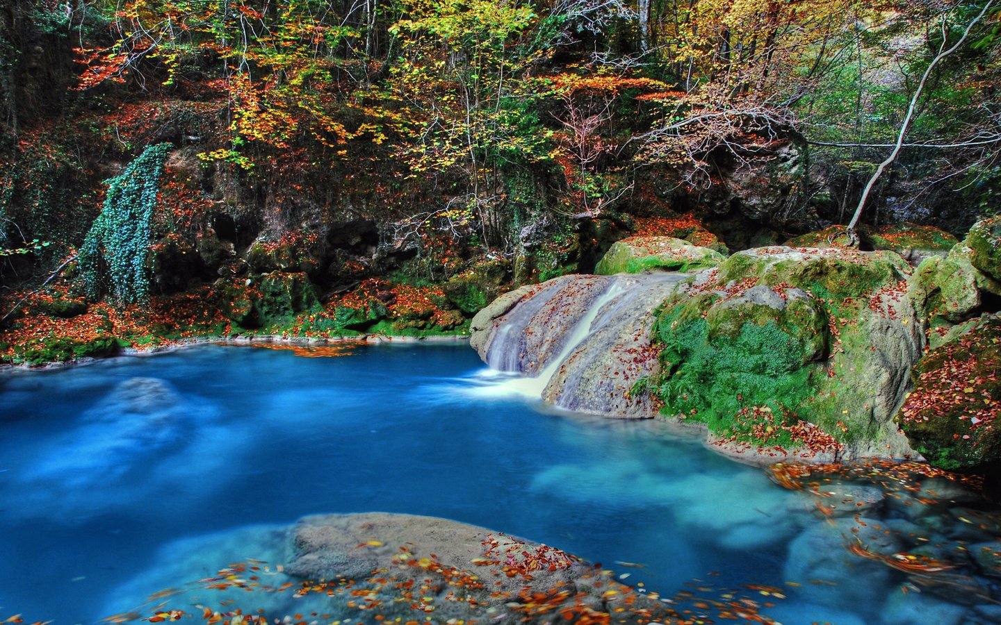 Обои скалы, водопад, осень, испания, каскад, rocks, waterfall, autumn, spain, cascade разрешение 2294x1536 Загрузить