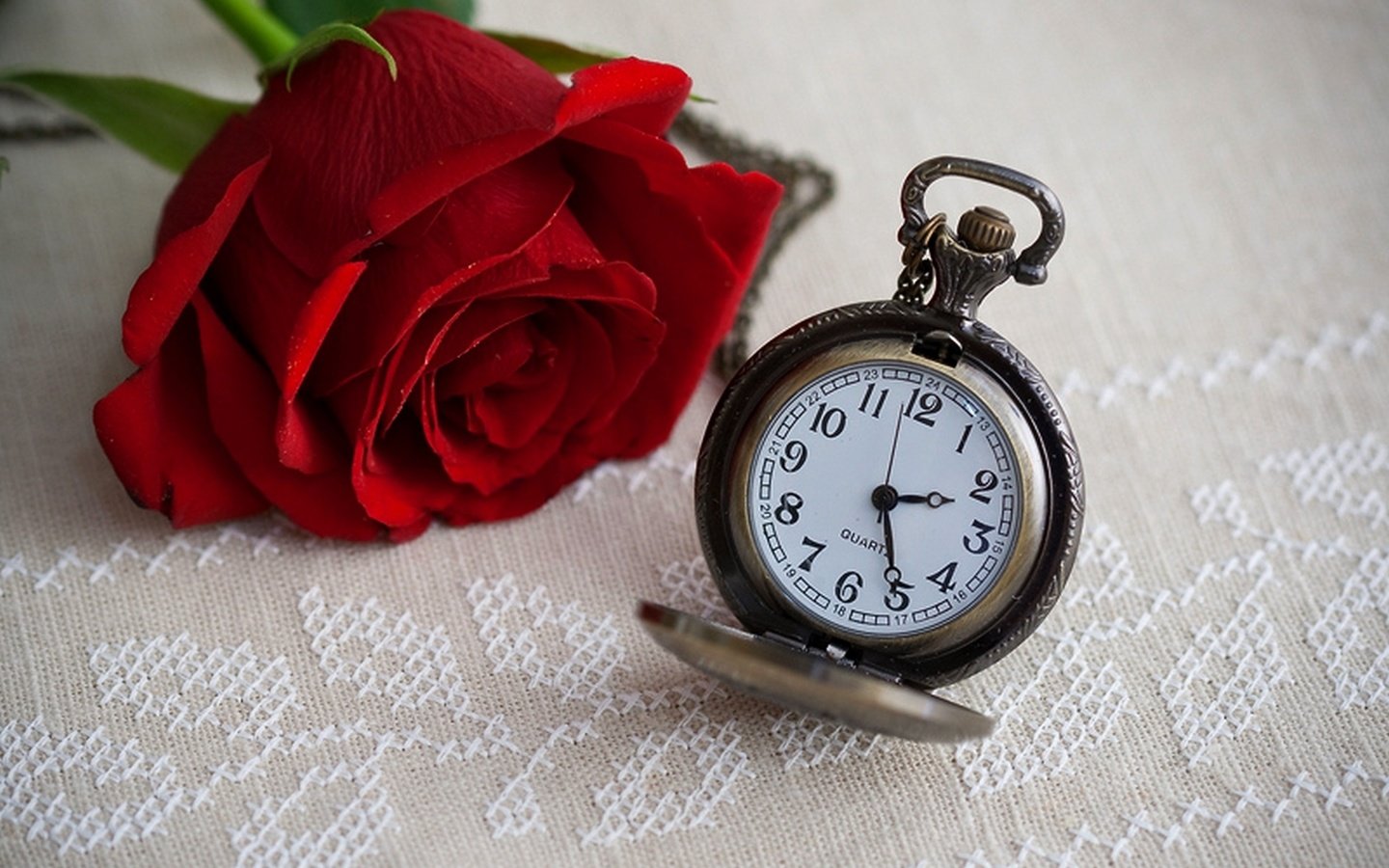 Обои цветок, роза, часы, время, времени, циферблат, цветком, clock, flower, rose, watch, time, dial разрешение 1920x1282 Загрузить