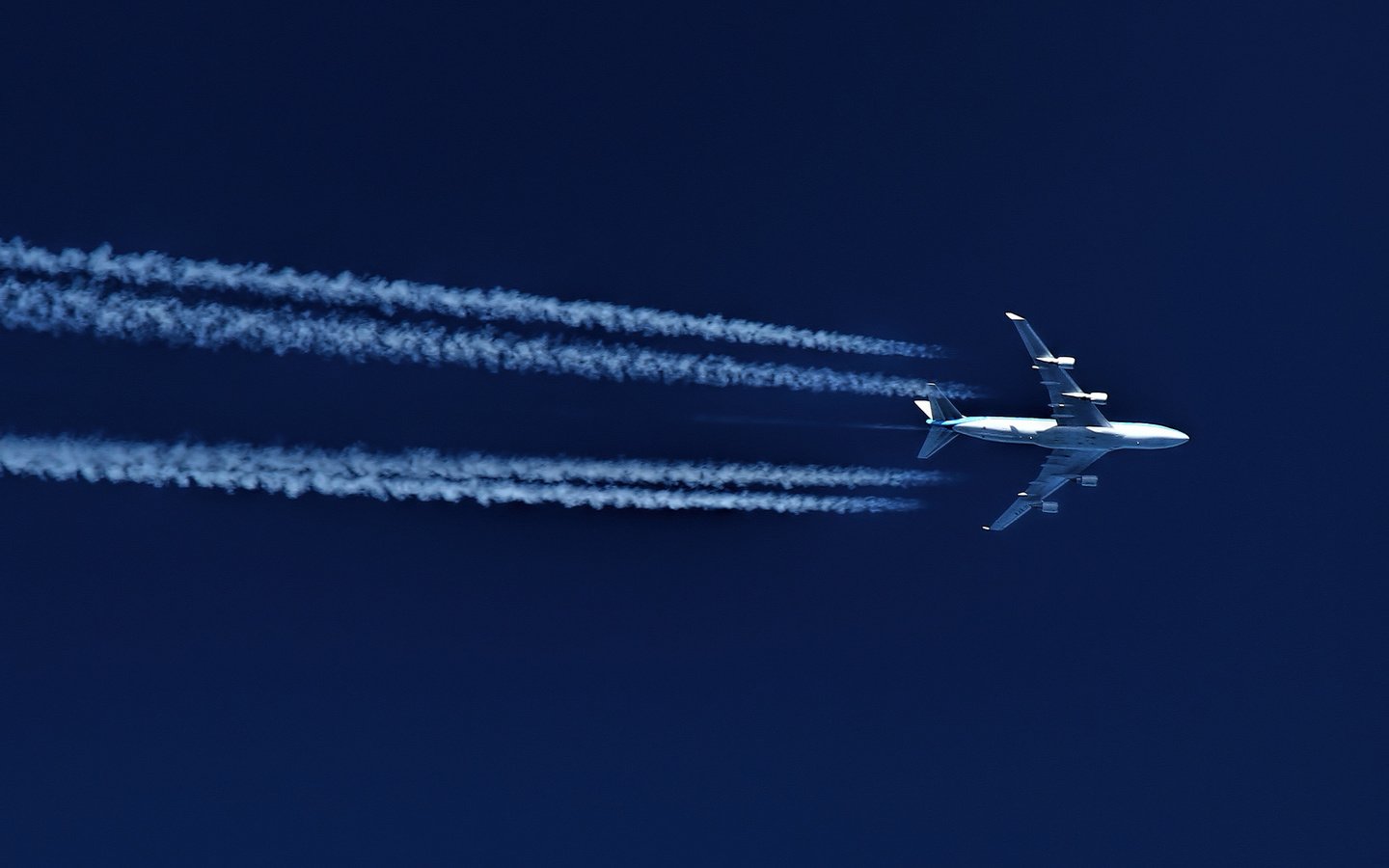 Обои небо, самолет, полет, скорость, след, боинг, the sky, the plane, flight, speed, trail, boeing разрешение 1920x1200 Загрузить