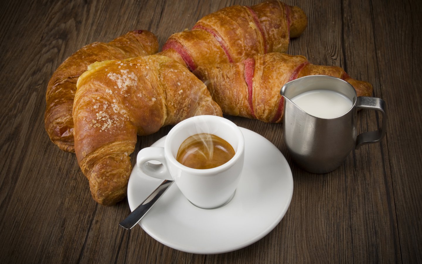 Обои кофе, чашка, завтрак, сливки, выпечка, круассаны, coffee, cup, breakfast, cream, cakes, croissants разрешение 6016x4000 Загрузить