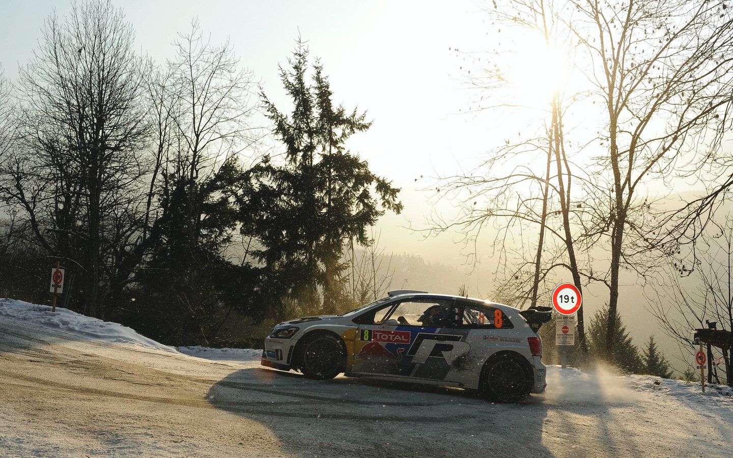 Обои снег, зима, машина, белый, спорт, ралли, wrc, фольксваген, поло, polo, snow, winter, machine, white, sport, rally, volkswagen разрешение 2560x1600 Загрузить