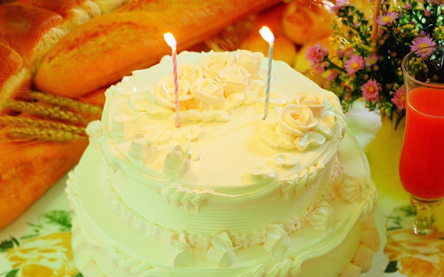 Обои свечи, сок, стол, два, праздник, сладкое, день рождения, торт, десерт, candles, juice, table, two, holiday, sweet, birthday, cake, dessert разрешение 1920x1394 Загрузить