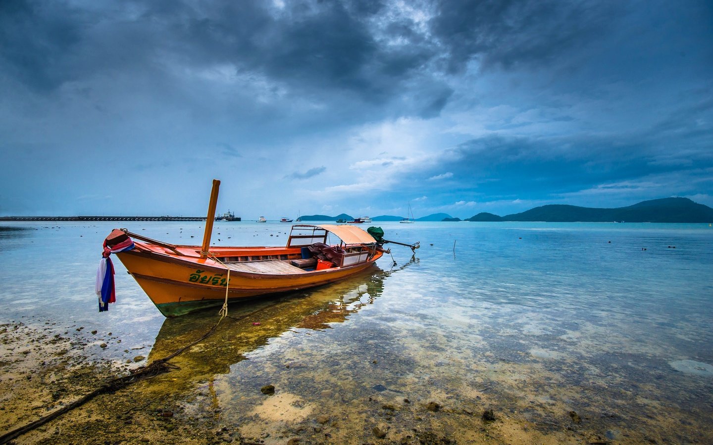 Обои небо, тучи, море, пляж, лодка, тайланд, таиланд, пхукет, the sky, clouds, sea, beach, boat, thailand, phuket разрешение 2880x1800 Загрузить