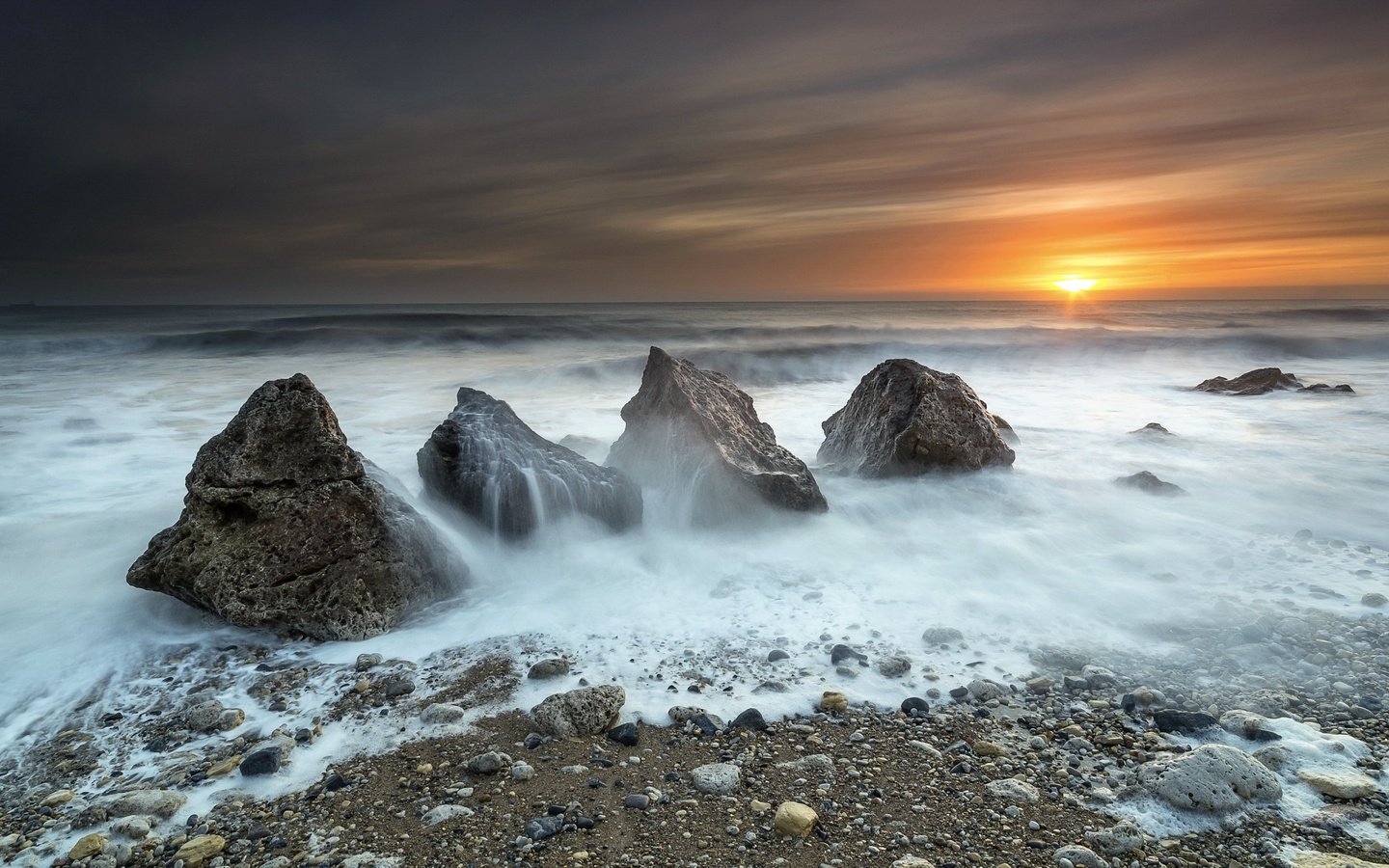 Обои камни, берег, закат, море, песок, великобритания, ricky schonewald, stones, shore, sunset, sea, sand, uk разрешение 2560x1559 Загрузить