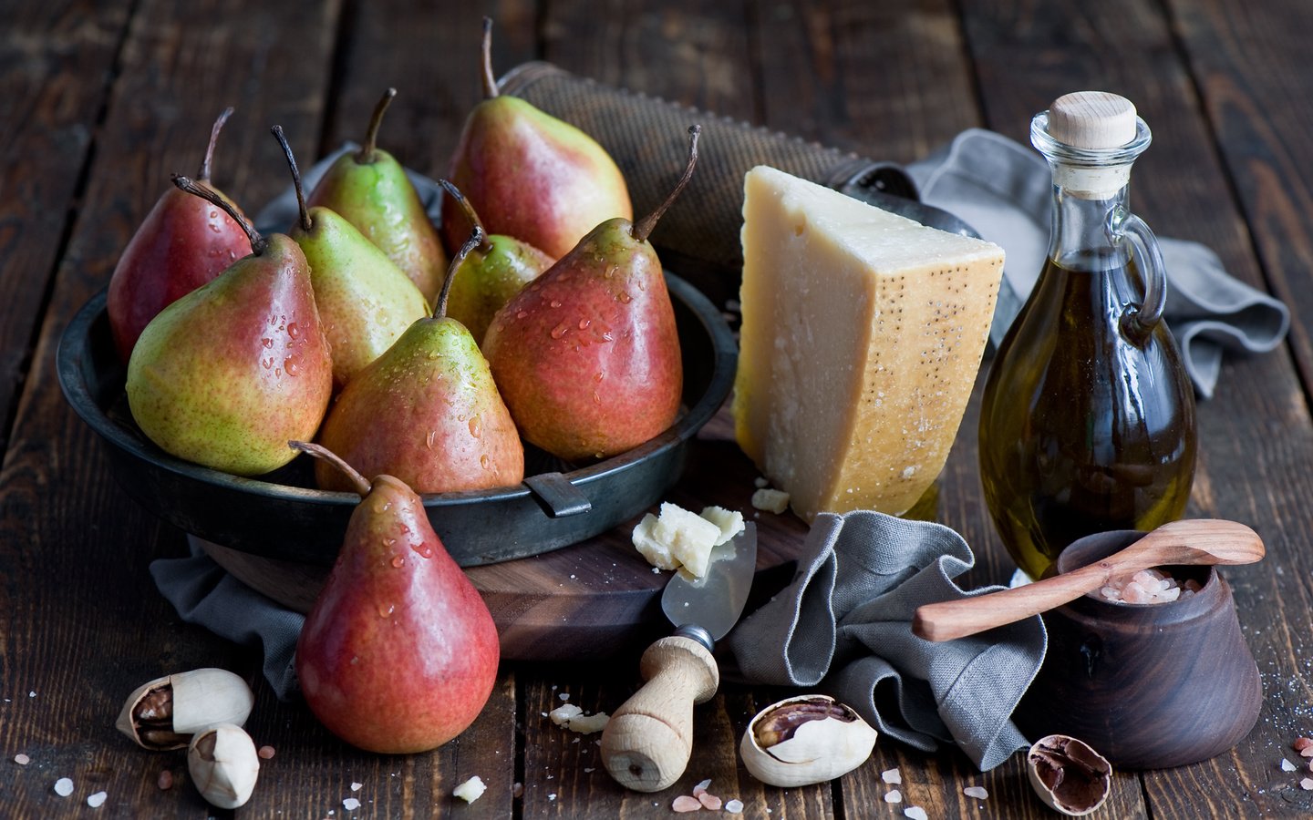 Обои орехи, фрукты, сыр, масло, натюрморт, груши, соль, anna verdina, nuts, fruit, cheese, oil, still life, pear, salt разрешение 2000x1331 Загрузить