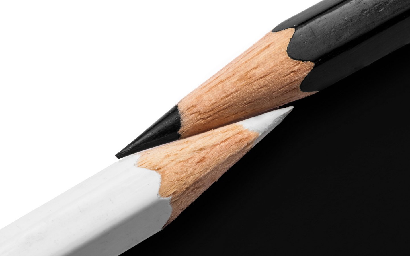 Обои макро, фон, черный, карандаши, белый, macro, background, black, pencils, white разрешение 2560x1707 Загрузить