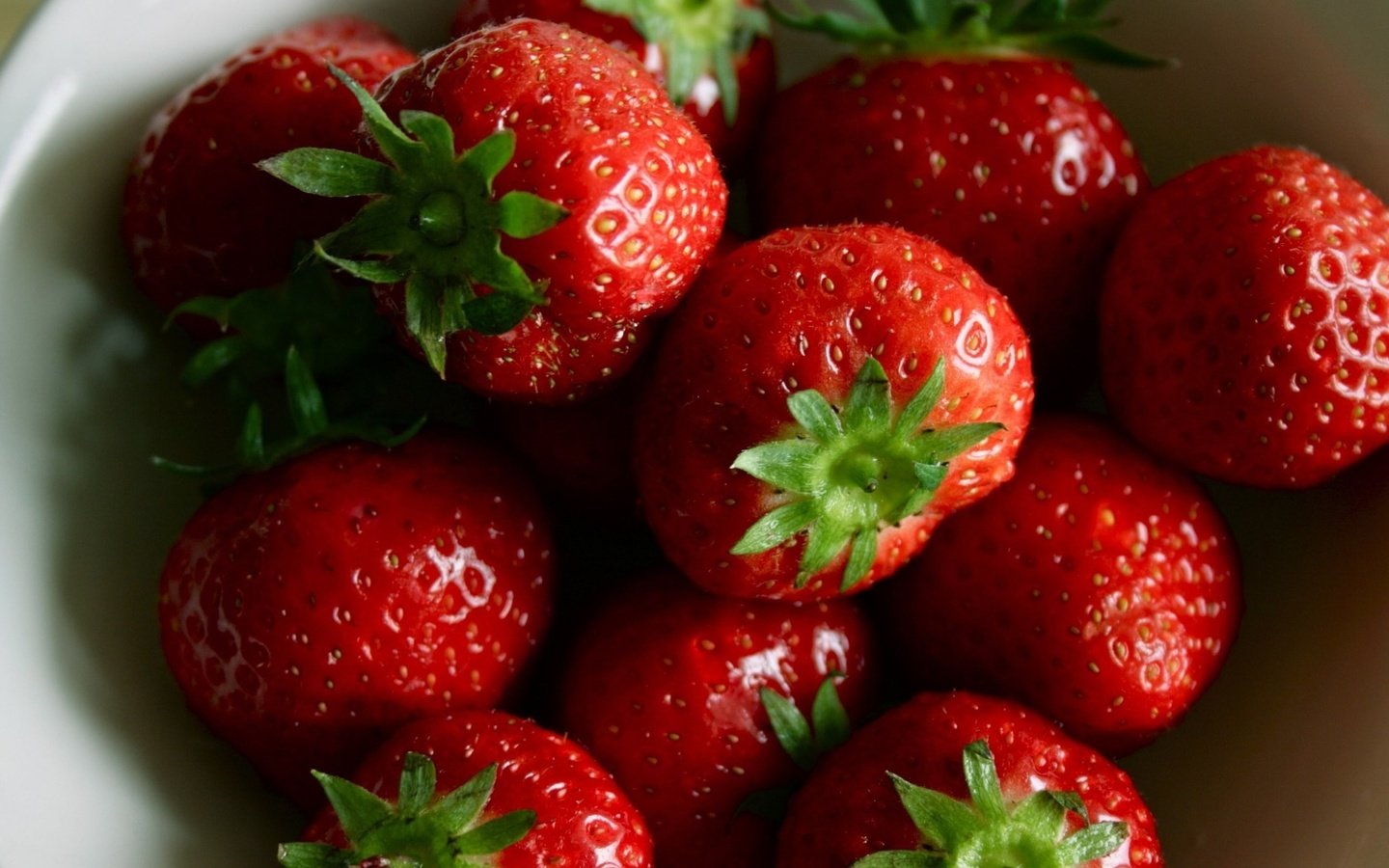 Обои клубника, ягоды, миска, арелка, strawberry, berries, bowl, anelka разрешение 2560x1600 Загрузить