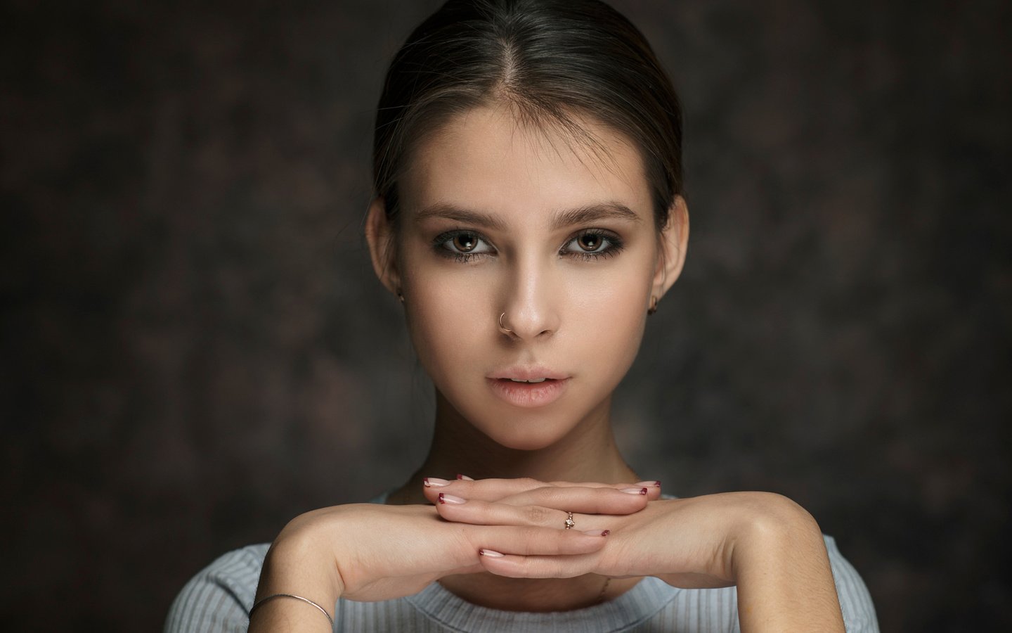 Обои девушка, портрет, брюнетка, elena aksenova, лена, максим максимов, girl, portrait, brunette, lena, maxim maximov разрешение 2048x1376 Загрузить