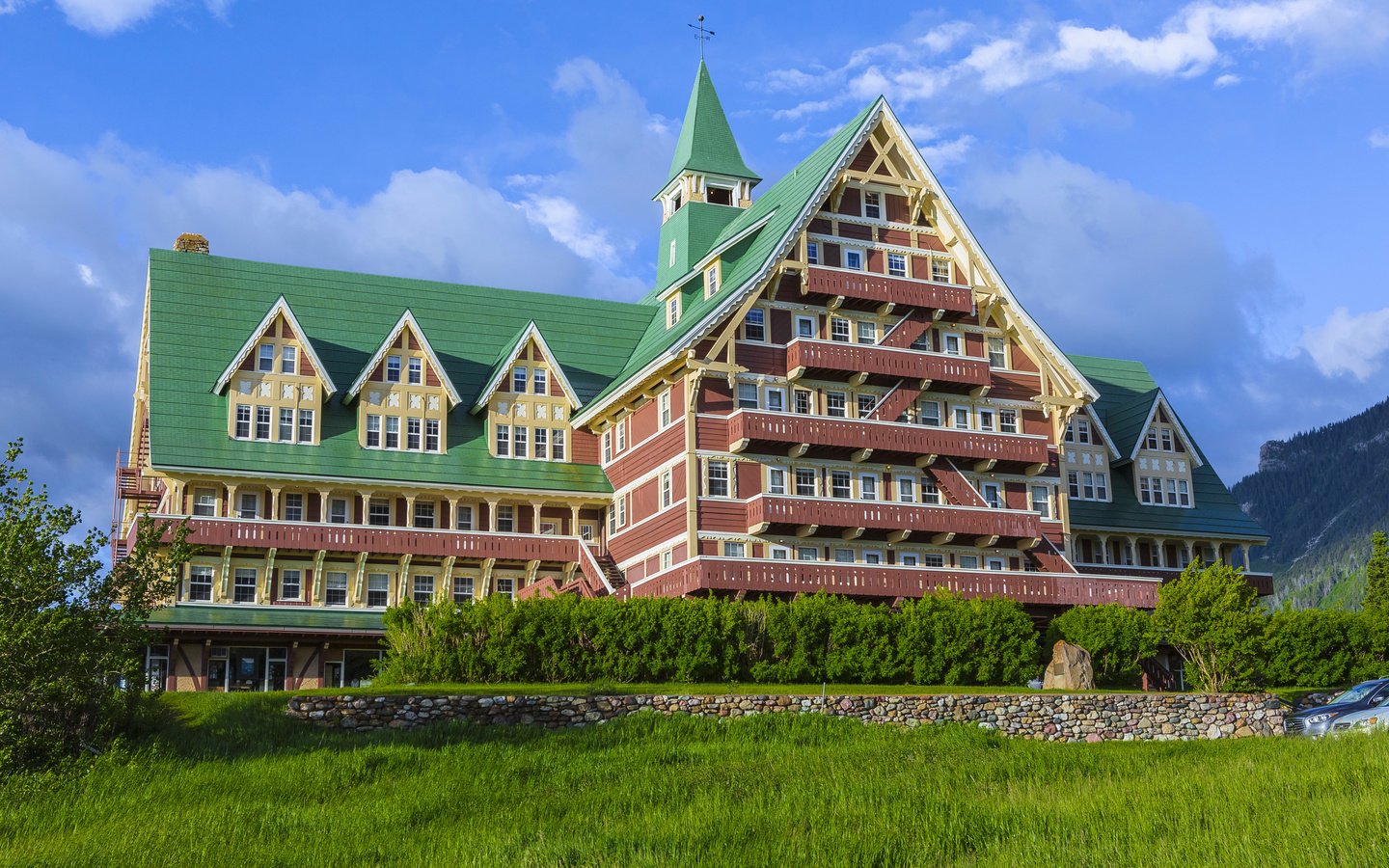 Обои трава, national park alberta, фото, парк, город, дом, канада, отель, prince of wales, hotel waterton, grass, photo, park, the city, house, canada, the hotel разрешение 4200x2800 Загрузить