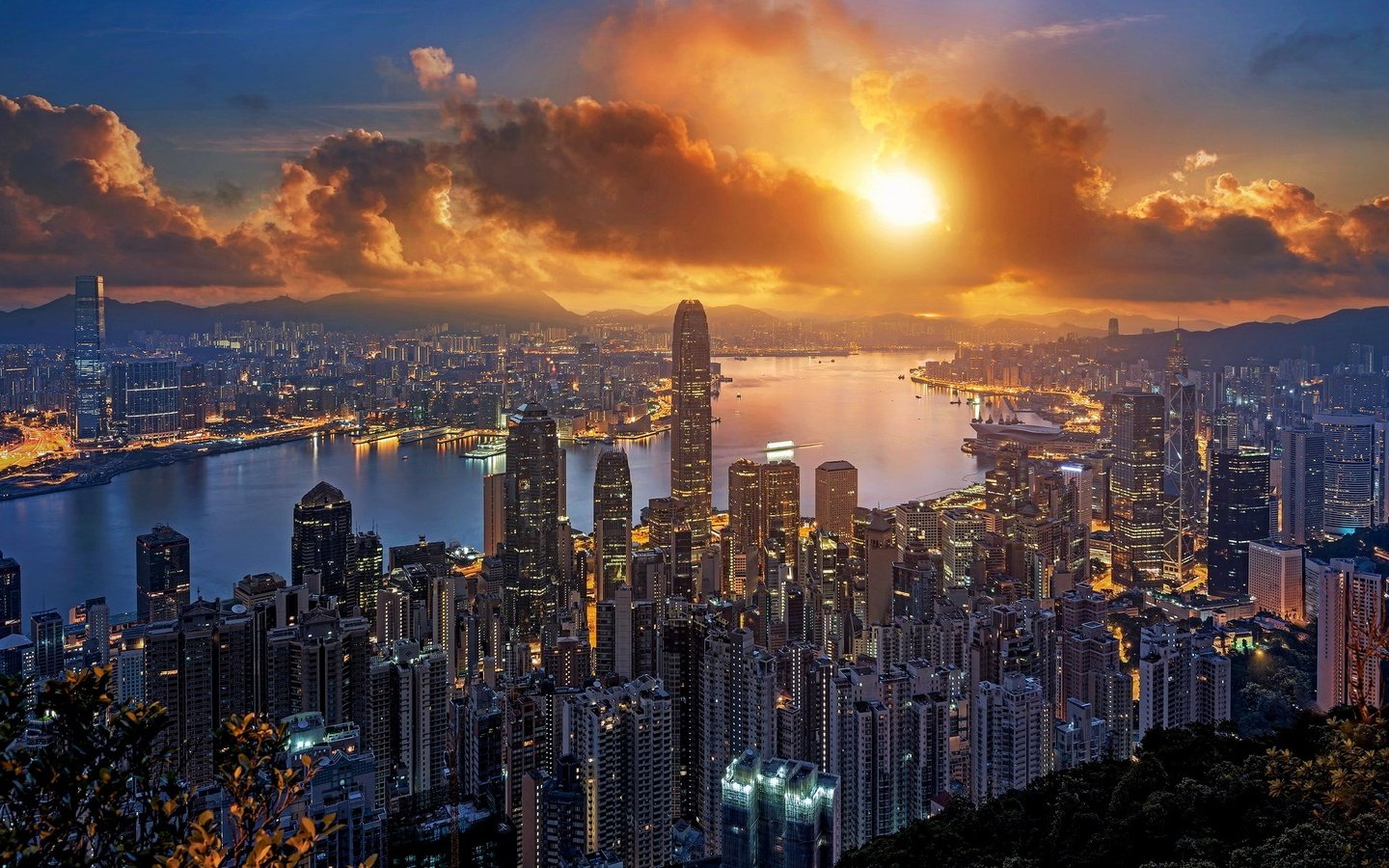 Обои закат, пейзаж, город, небоскребы, гонконг, sunset, landscape, the city, skyscrapers, hong kong разрешение 2048x1152 Загрузить