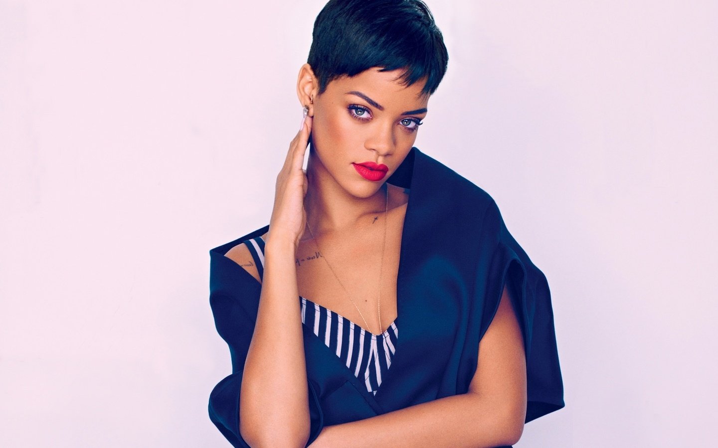 Обои певица, рианна, стрижка, знаменитость, singer, rihanna, haircut, celebrity разрешение 1995x1477 Загрузить