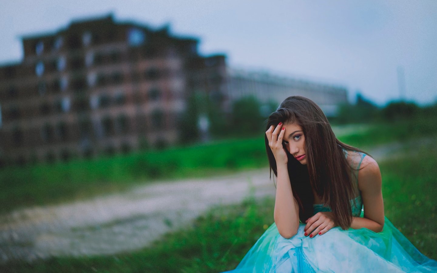 Обои девушка, фон, платье, портрет, взгляд, боке, girl, background, dress, portrait, look, bokeh разрешение 2000x1333 Загрузить