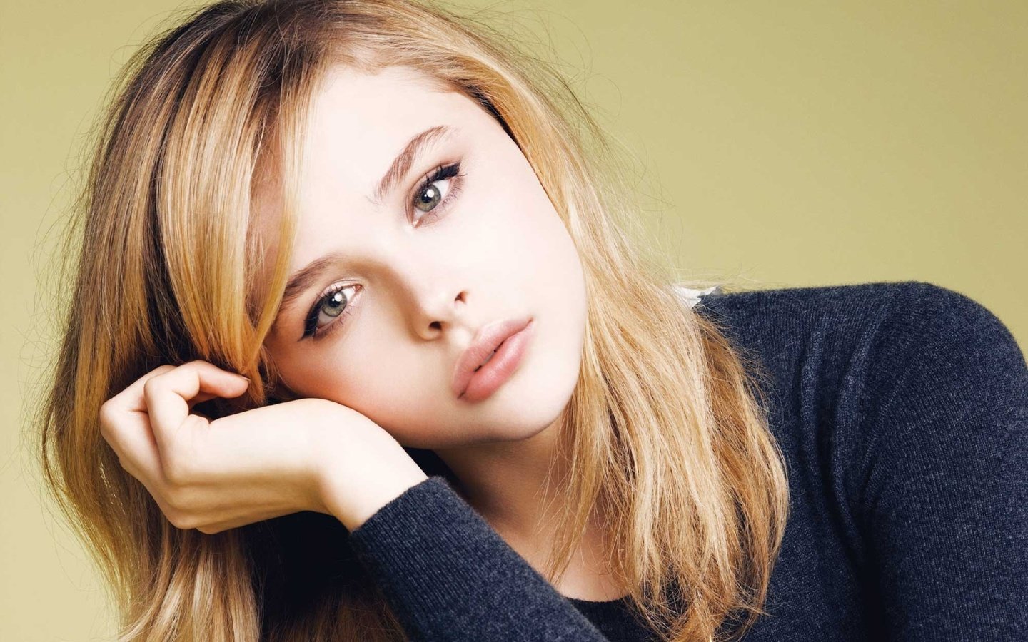 Обои девушка, фон, актриса, хлоя морец, хлоя моретц, girl, background, actress, chloe moretz разрешение 2560x1600 Загрузить