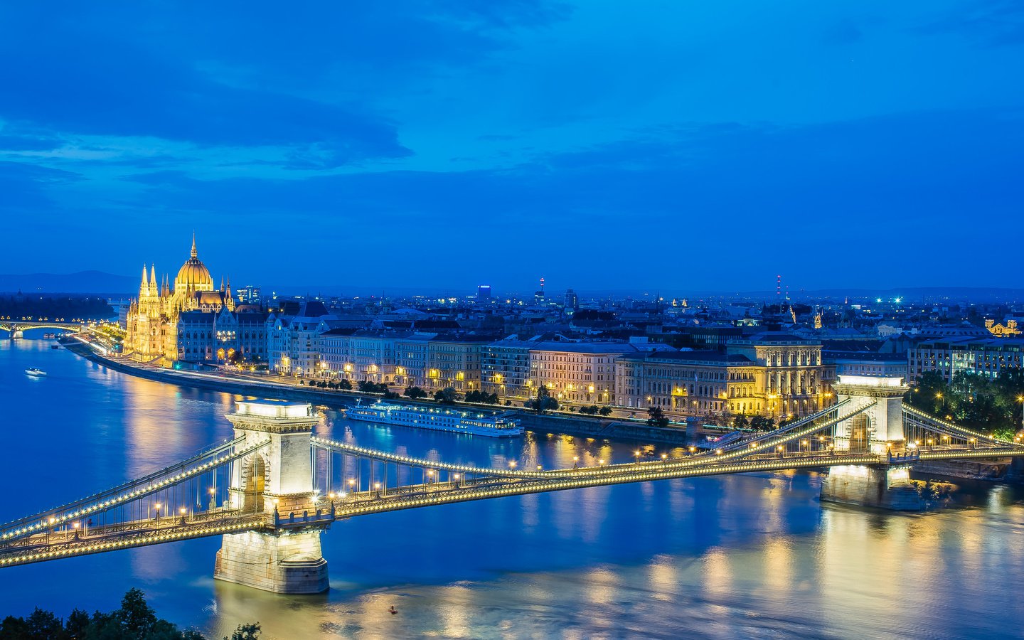 Обои ночь, огни, река, мост, венгрия, будапешт, парламент, дунай, night, lights, river, bridge, hungary, budapest, parliament, the danube разрешение 2048x1269 Загрузить