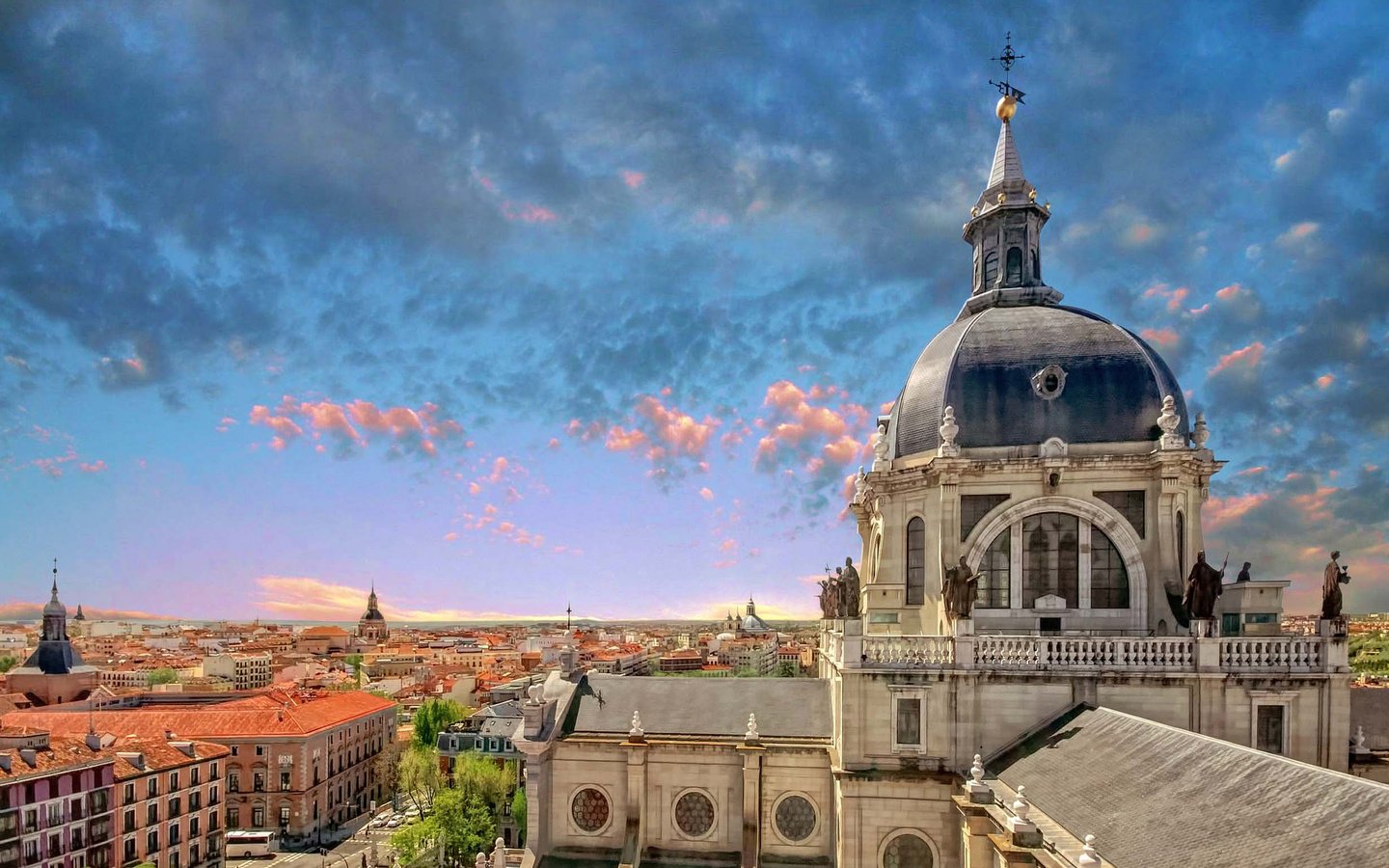 Обои небо, собор, панорама, испания, испании, мадрид, cathedral of saint mary the royal of la almud, almudena cathedral, собор альмудена, the sky, cathedral, panorama, spain, madrid, cathedral of the almudena разрешение 2048x1537 Загрузить