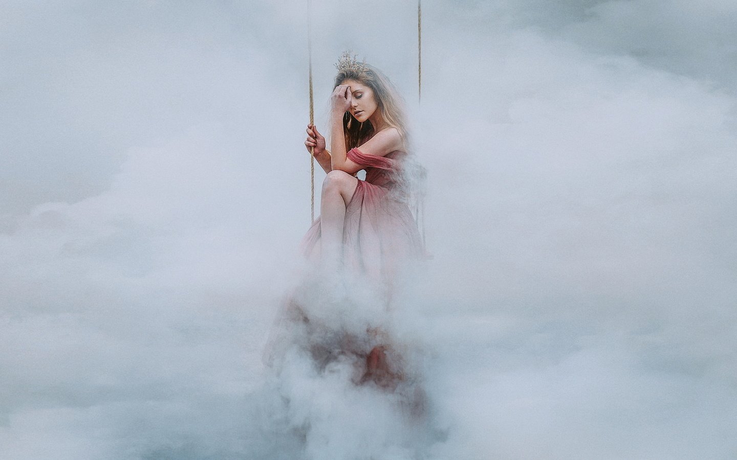 Обои облака, девушка, платье, туман, корона, качели, принцесса, clouds, girl, dress, fog, crown, swing, princess разрешение 2048x1152 Загрузить