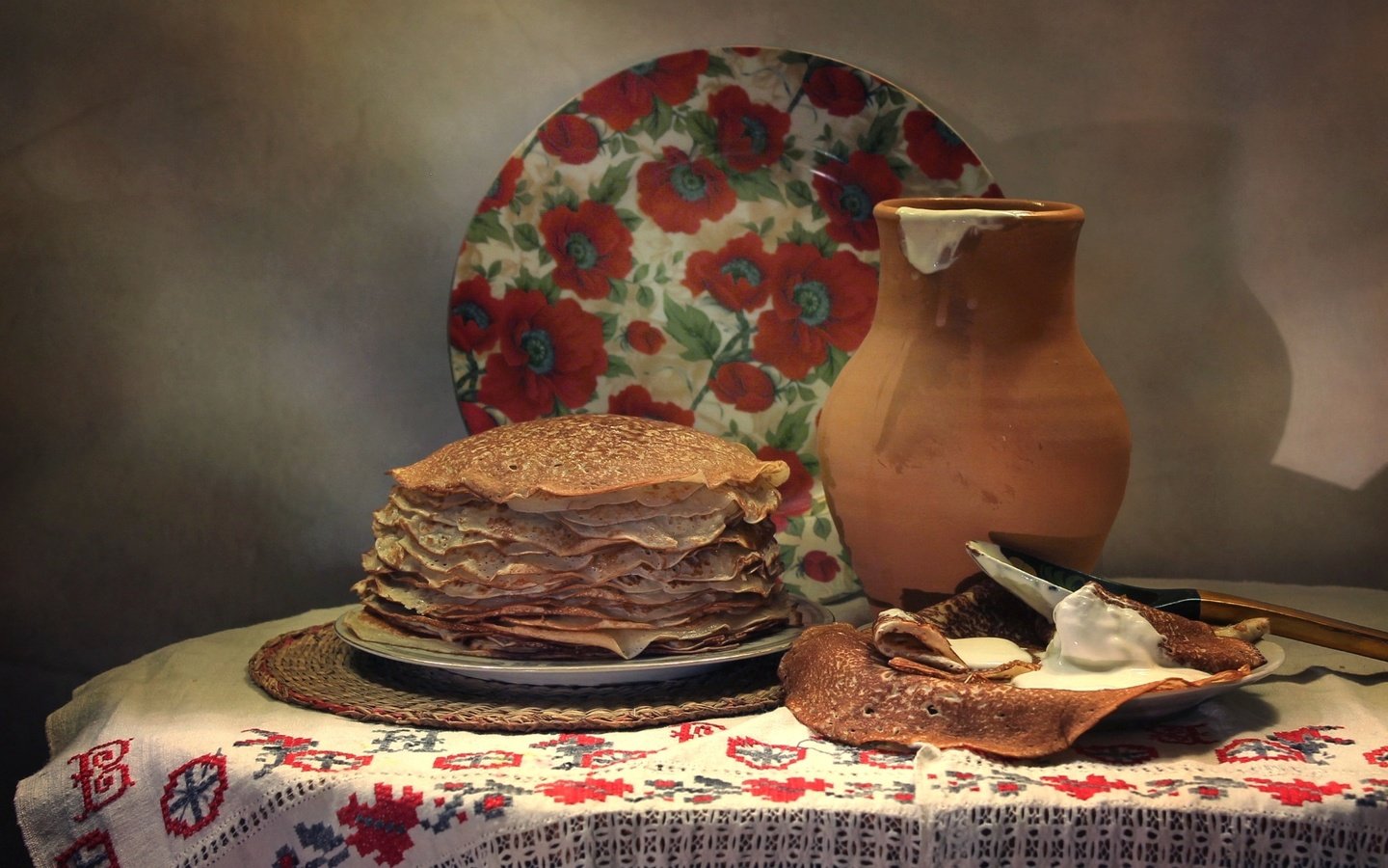 Обои кувшин, тарелка, блины, натюрморт, сметана, pitcher, plate, pancakes, still life, sour cream разрешение 1920x1261 Загрузить