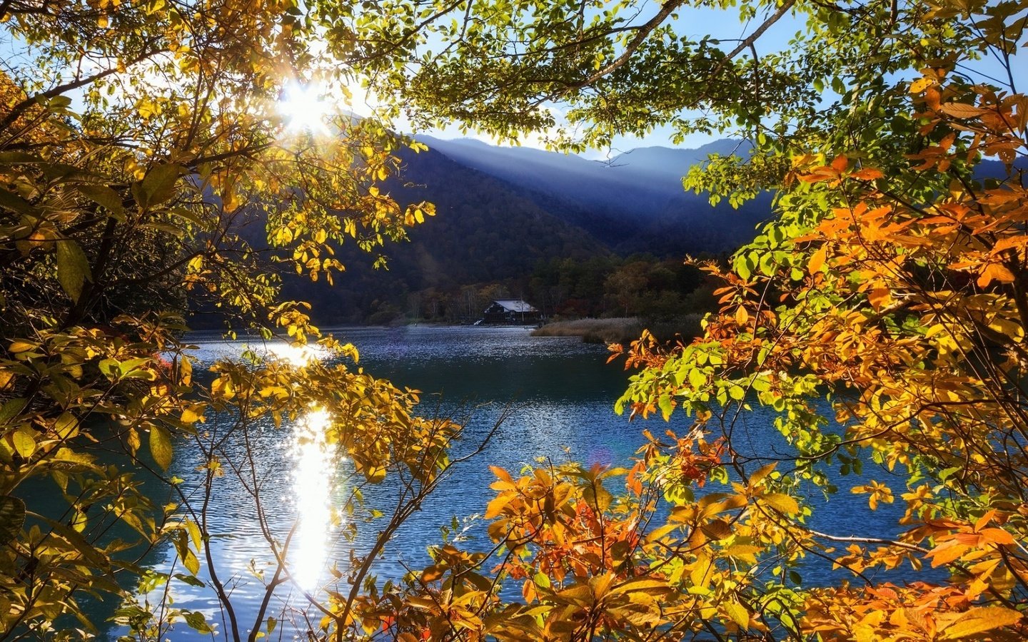 Обои озеро, горы, солнце, осень, lake, mountains, the sun, autumn разрешение 1920x1080 Загрузить