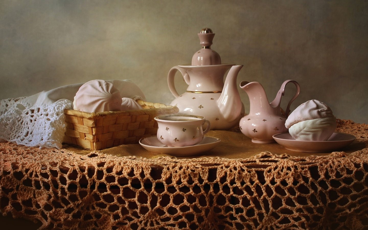 Обои чай, посуда, зефир, скатерть, сервиз, tea, dishes, marshmallows, tablecloth, set разрешение 1920x1222 Загрузить