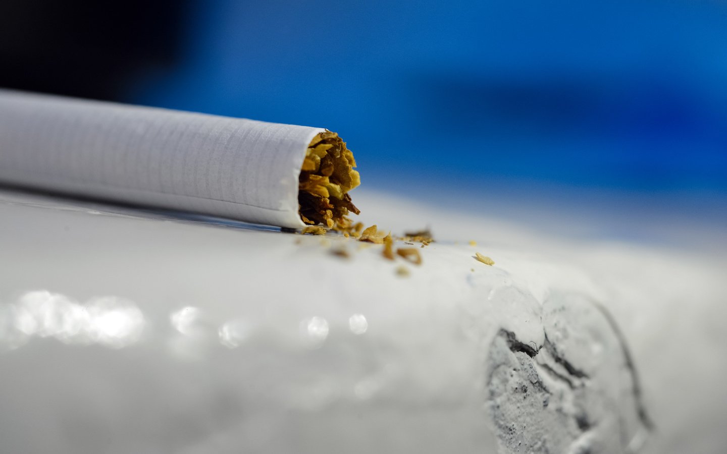 Обои макро, дым, минимализм, сигарета, macro, smoke, minimalism, cigarette разрешение 3680x2456 Загрузить