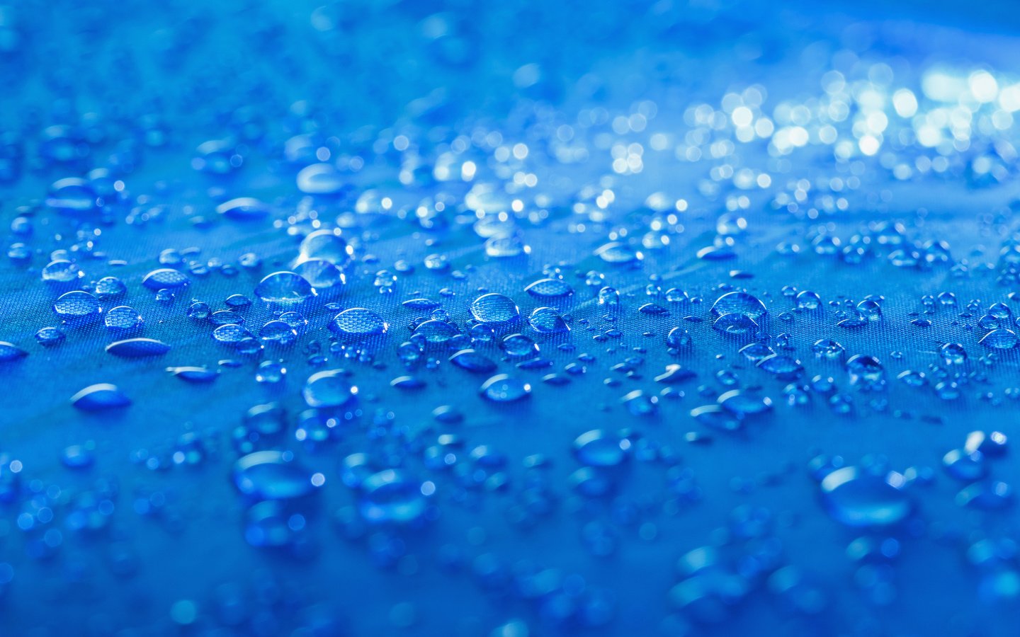 Обои вода, макро, фон, синий, капли, water, macro, background, blue, drops разрешение 2560x1600 Загрузить