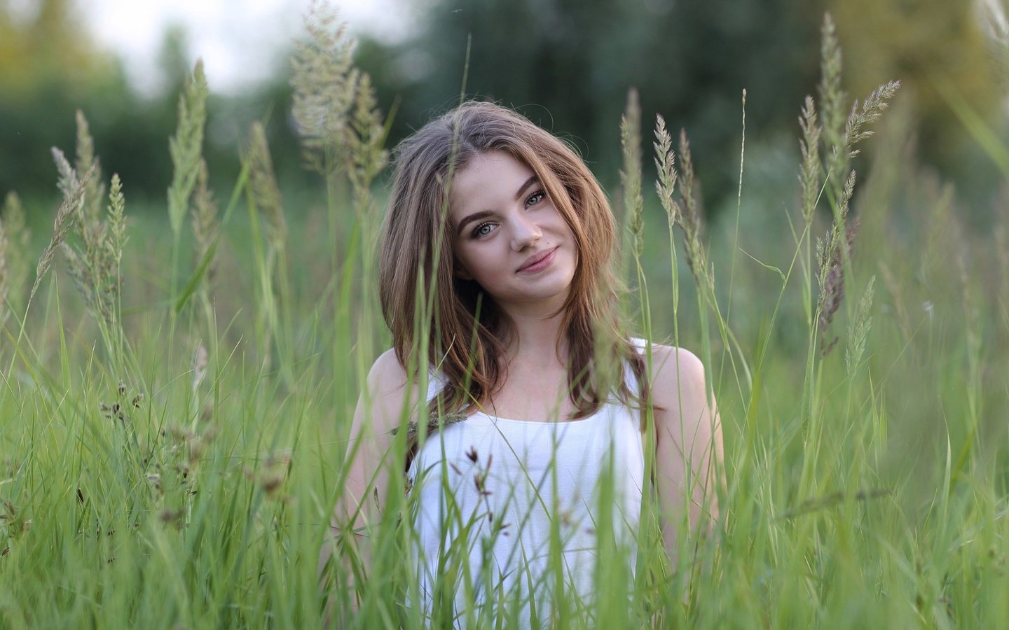 Обои природа, улыбка, портрет, девочка, зеленые глаза, nature, smile, portrait, girl, green eyes разрешение 2048x1366 Загрузить