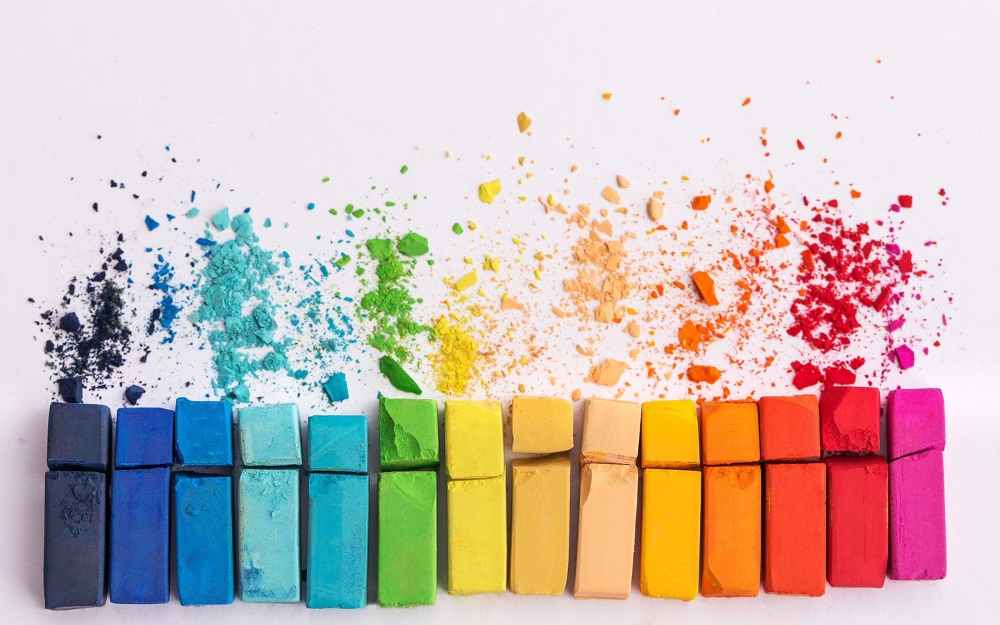 Обои фон, разноцветные, цвет, цветные, мелки, мел, background, colorful, color, colored, crayons, mel разрешение 2048x1365 Загрузить