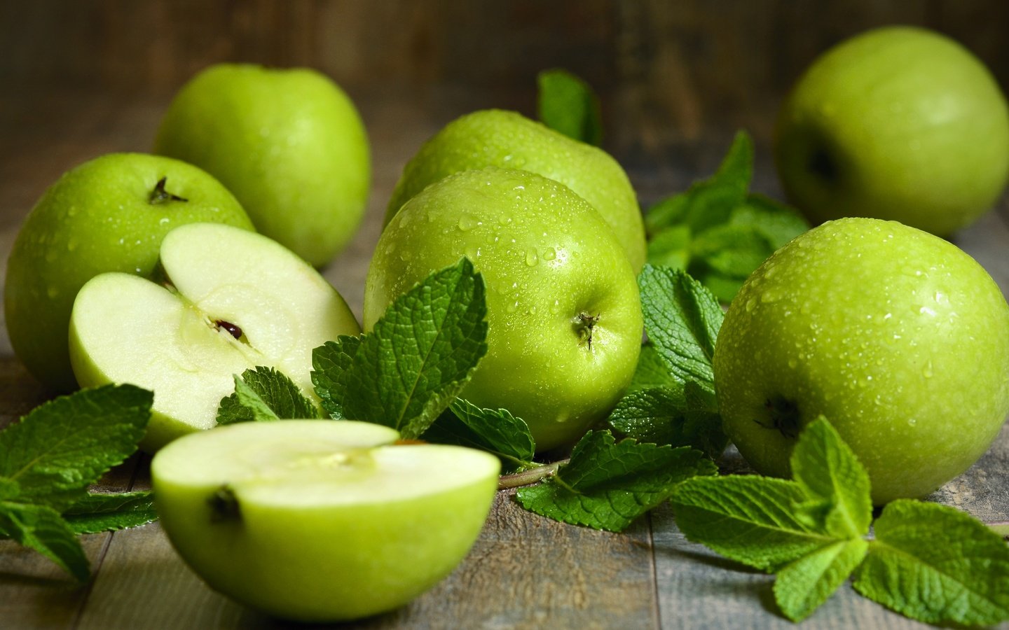 Обои мята, макро, фон, фрукты, яблоки, зеленые, mint, macro, background, fruit, apples, green разрешение 4928x3264 Загрузить