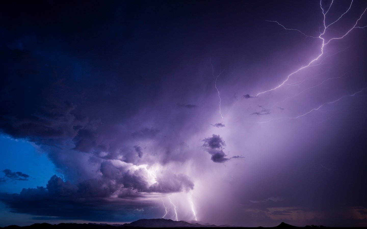 Обои небо, тучи, молния, гроза, стихия, the sky, clouds, lightning, the storm, element разрешение 2048x1365 Загрузить