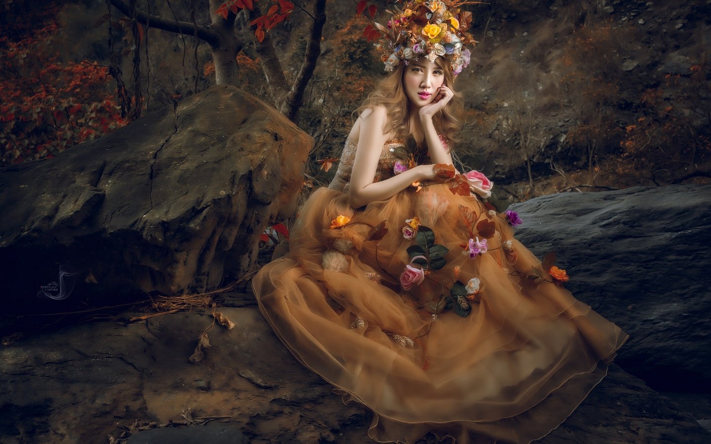 Обои цветы, река, девушка, платье, взгляд, волосы, венок, flowers, river, girl, dress, look, hair, wreath разрешение 2048x1365 Загрузить