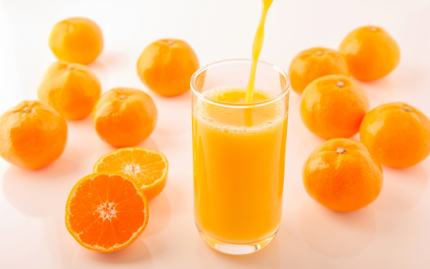 Обои фрукты, стакан, мандарины, цитрусы, сок, fruit, glass, tangerines, citrus, juice разрешение 5000x3327 Загрузить
