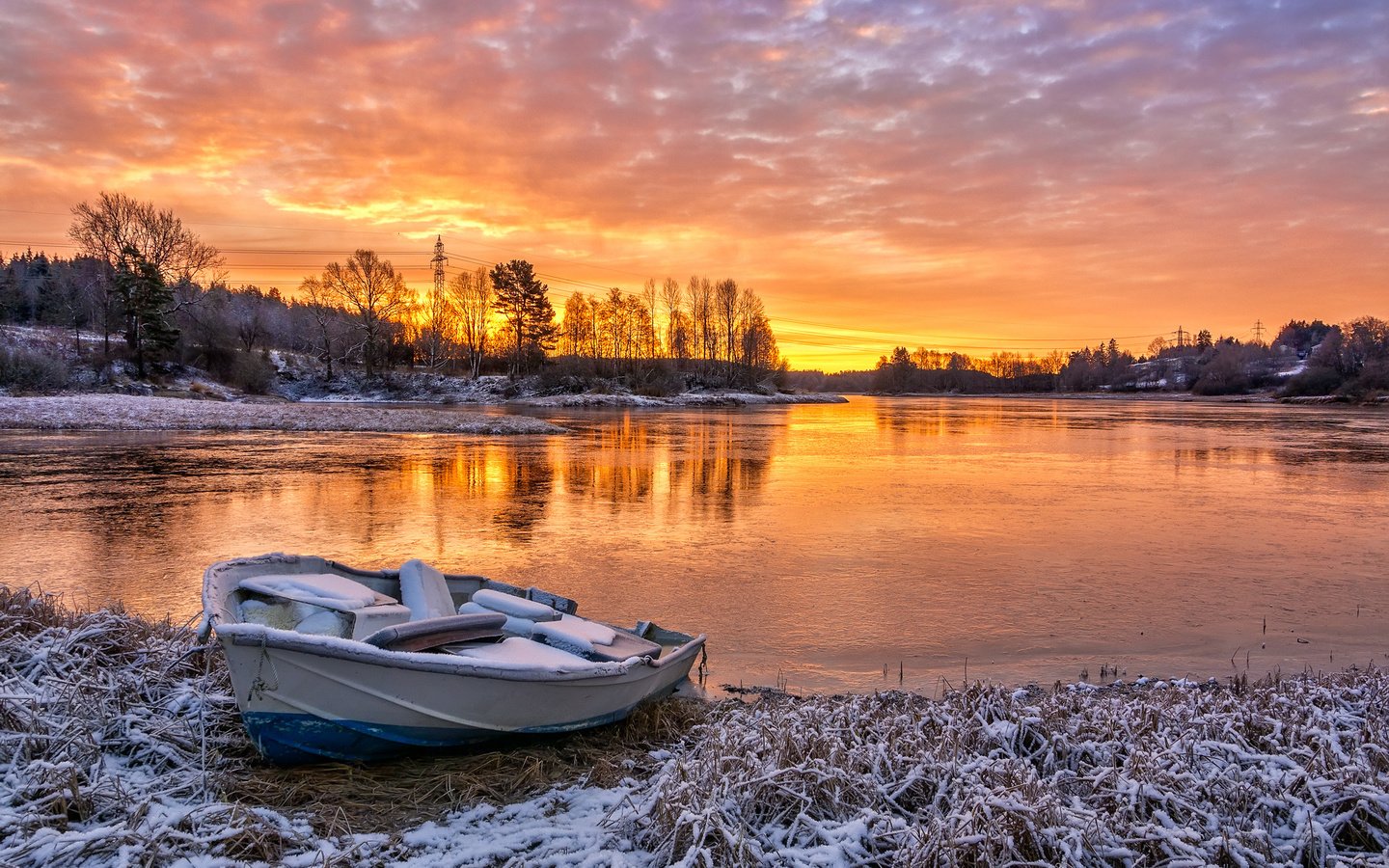 Обои деревья, река, снег, закат, зима, лодка, trees, river, snow, sunset, winter, boat разрешение 2048x1536 Загрузить