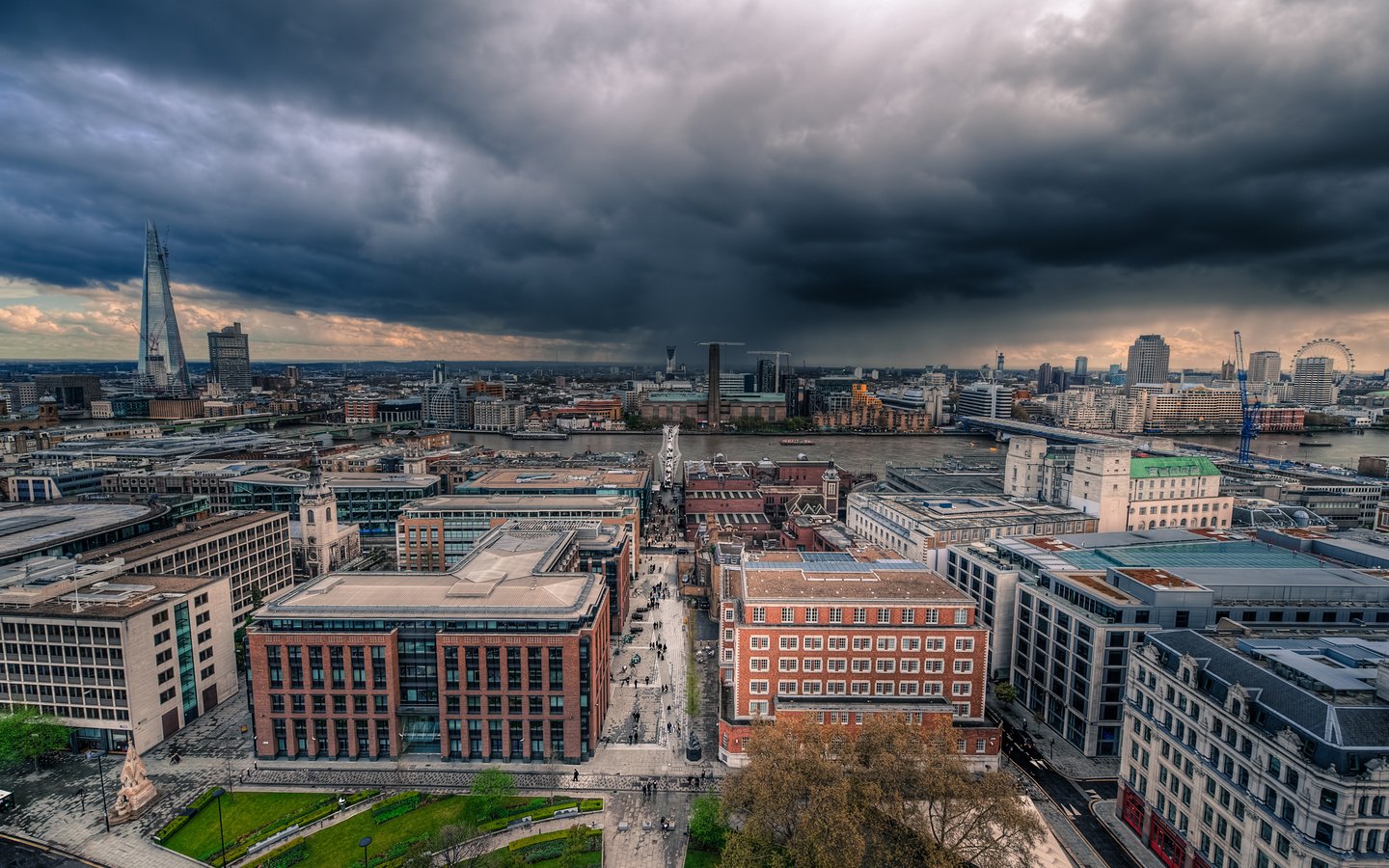 Обои небо, облака, лондон, вид сверху, город, дома, англия, the sky, clouds, london, the view from the top, the city, home, england разрешение 2560x1600 Загрузить