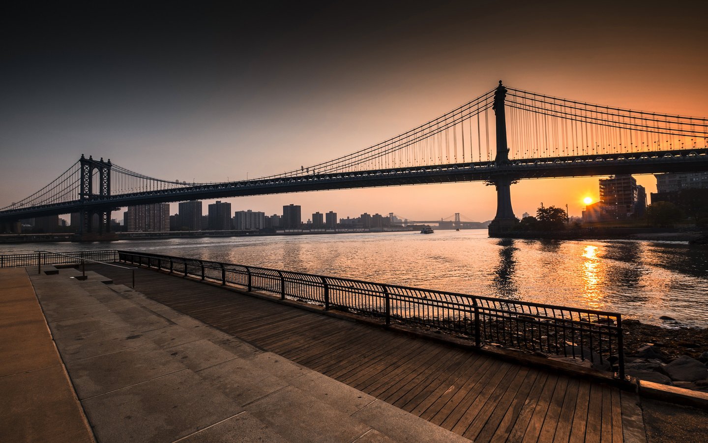 Обои река, восход, солнце, мост, нью-йорк, бруклин, ист-ривер, манхэттенский мост, river, sunrise, the sun, bridge, new york, brooklyn, east river, manhattan bridge разрешение 2048x1365 Загрузить