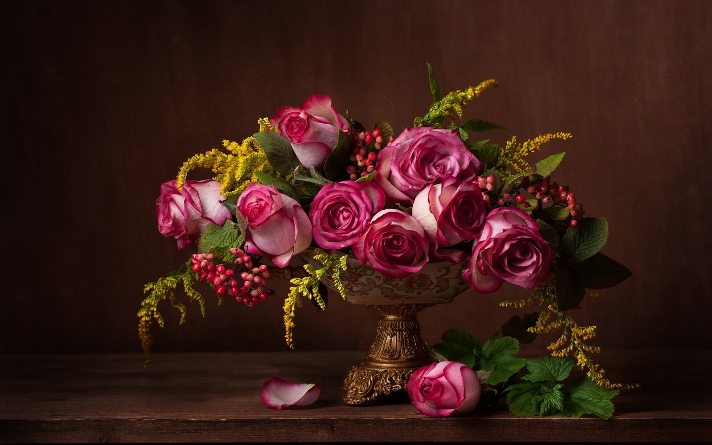 Обои цветы, бутоны, розы, лепестки, букет, натюрморт, flowers, buds, roses, petals, bouquet, still life разрешение 2500x1667 Загрузить