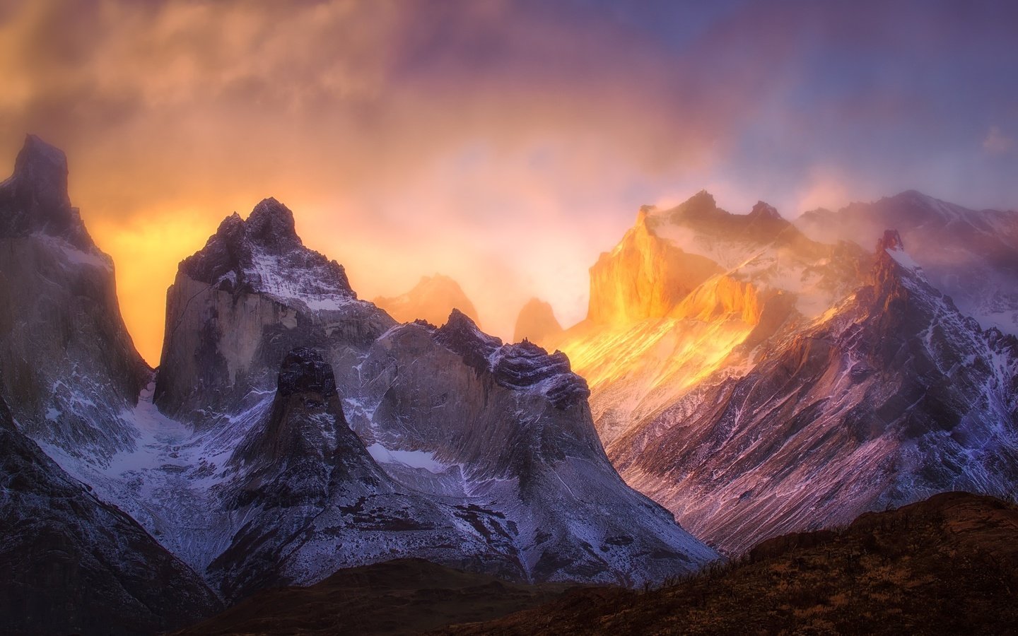 Обои свет, горы, скалы, чили, патагония, torres del paine national park, патогония, light, mountains, rocks, chile, patagonia разрешение 2048x1367 Загрузить