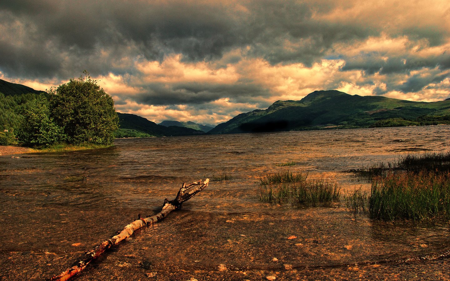 Обои вода, озеро, горы, тучи, пейзаж, палка, water, lake, mountains, clouds, landscape, stick разрешение 2048x1371 Загрузить