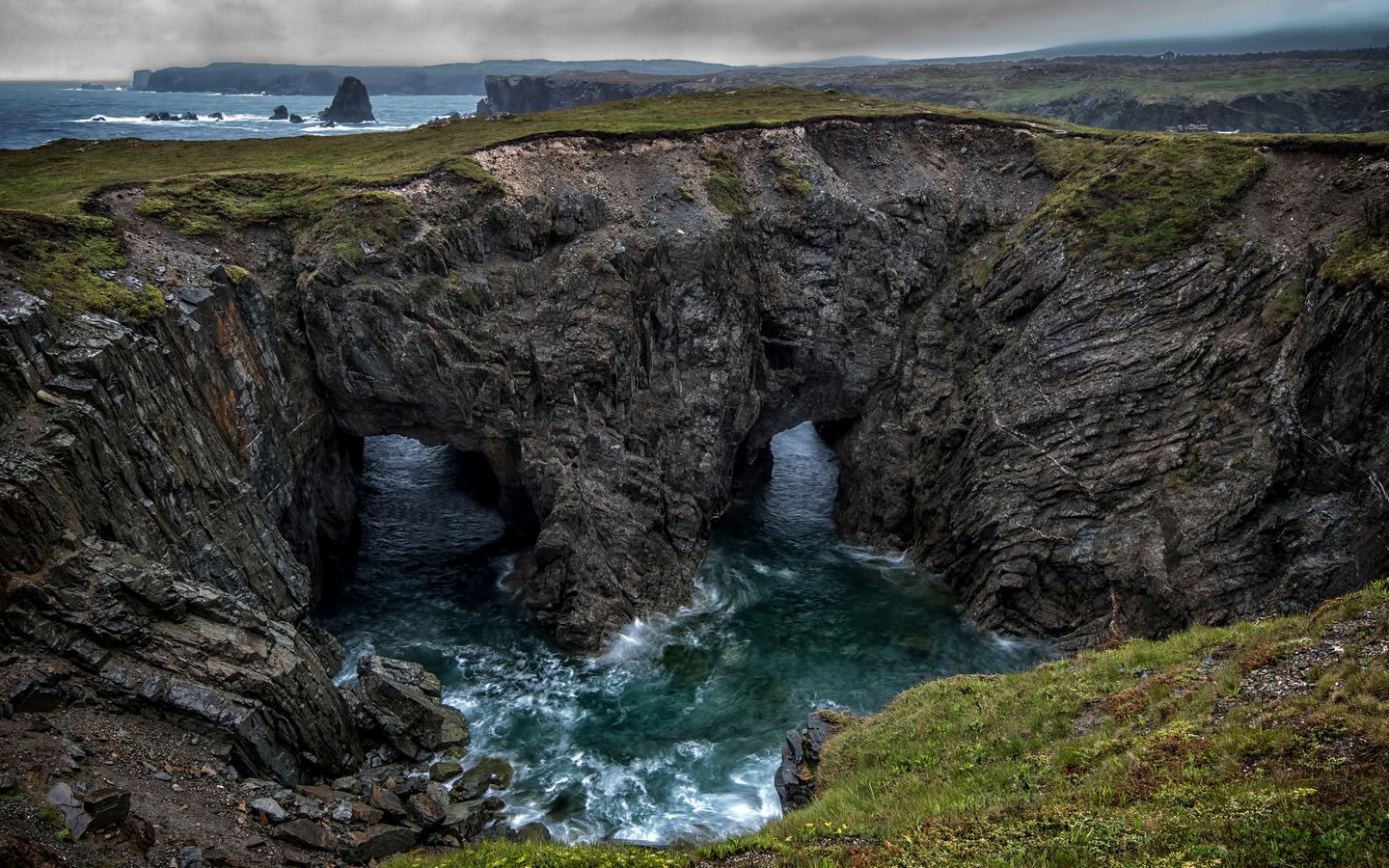 Обои скалы, море, шторм, грот, пасмурно, rocks, sea, storm, the grotto, overcast разрешение 2048x1367 Загрузить