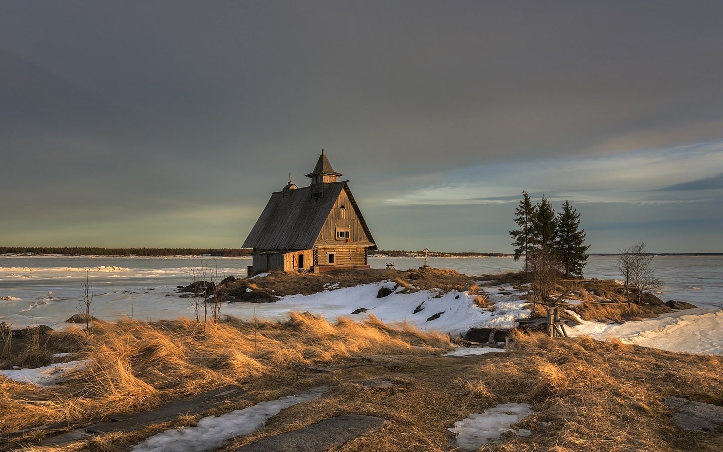 Обои вечер, залив, россия, весна, остров, карелия, поселок, the evening, bay, russia, spring, island, karelia, the village разрешение 2393x1400 Загрузить